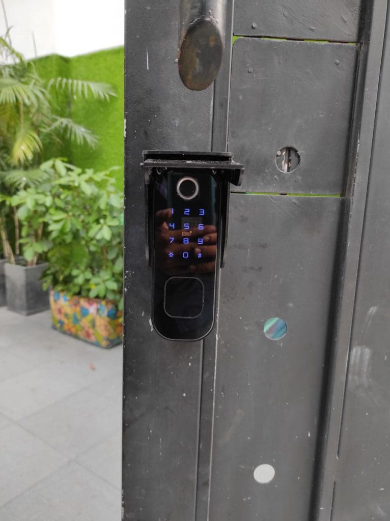 Khoa Van Tay Danh Rieng Cho Cong Ngoai Troi 6